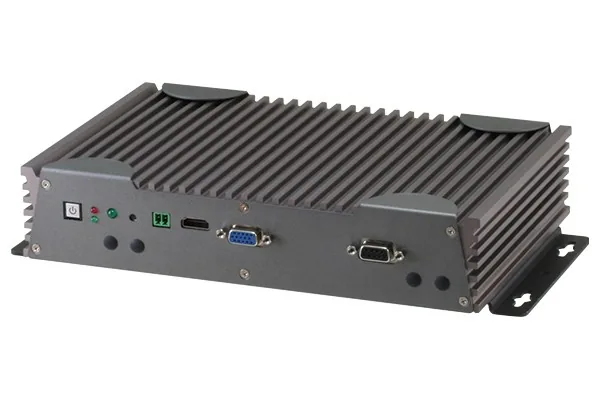 AAEON BOXER-6313U vỏ nhôm tản nhiệt, mặt trước có nút nguồn, đèn báo, HDMI, VGA và cổng COM