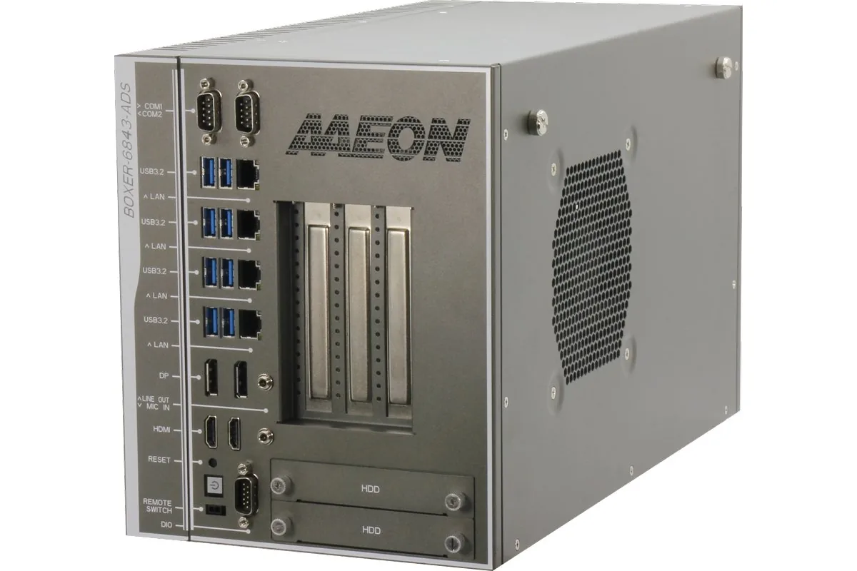 Máy tính công nghiệp AAEON BOXER-6843-ADS vỏ thép, mặt trước có ba khe cắm card mở rộng, sáu cổng COM, tám cổng USB và hai khay ổ cứng rút được