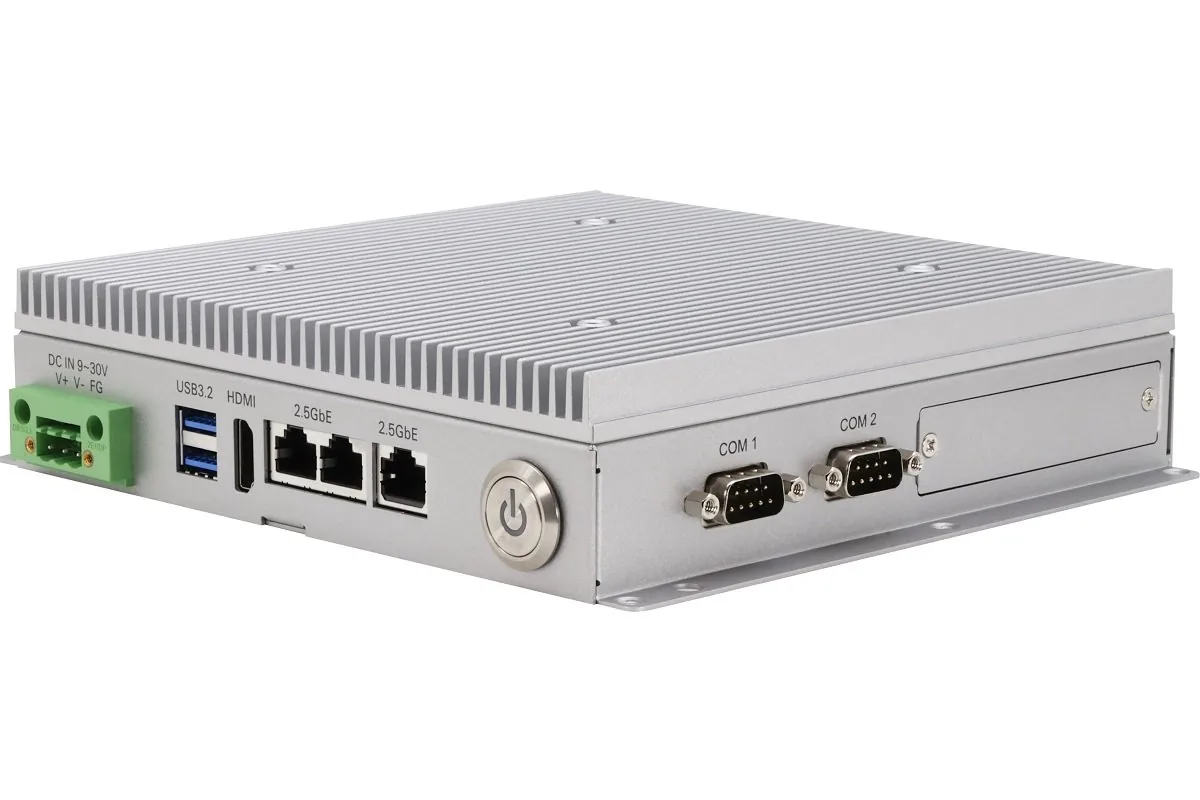 Khối CPU Box của AAEON dòng OMNI-ADN với cầu đấu nguồn, hai USB 3.2, HDMI, ba cổng 2.5GbE và hai cổng COM