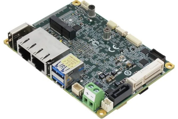 Bo mạch PICO-ADN4 cỡ PICO-ITX của AAEON nhìn nghiêng, hai cổng LAN, hai USB, đầu nối nguồn Phoenix hai chân