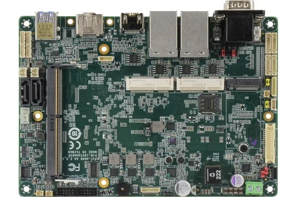 Bo mạch EPIC-ADN9 cỡ EPIC 4 inch của AAEON nhìn từ trên, hai cổng COM DB9, HDMI, DisplayPort, hai LAN và khe SODIMM DDR4